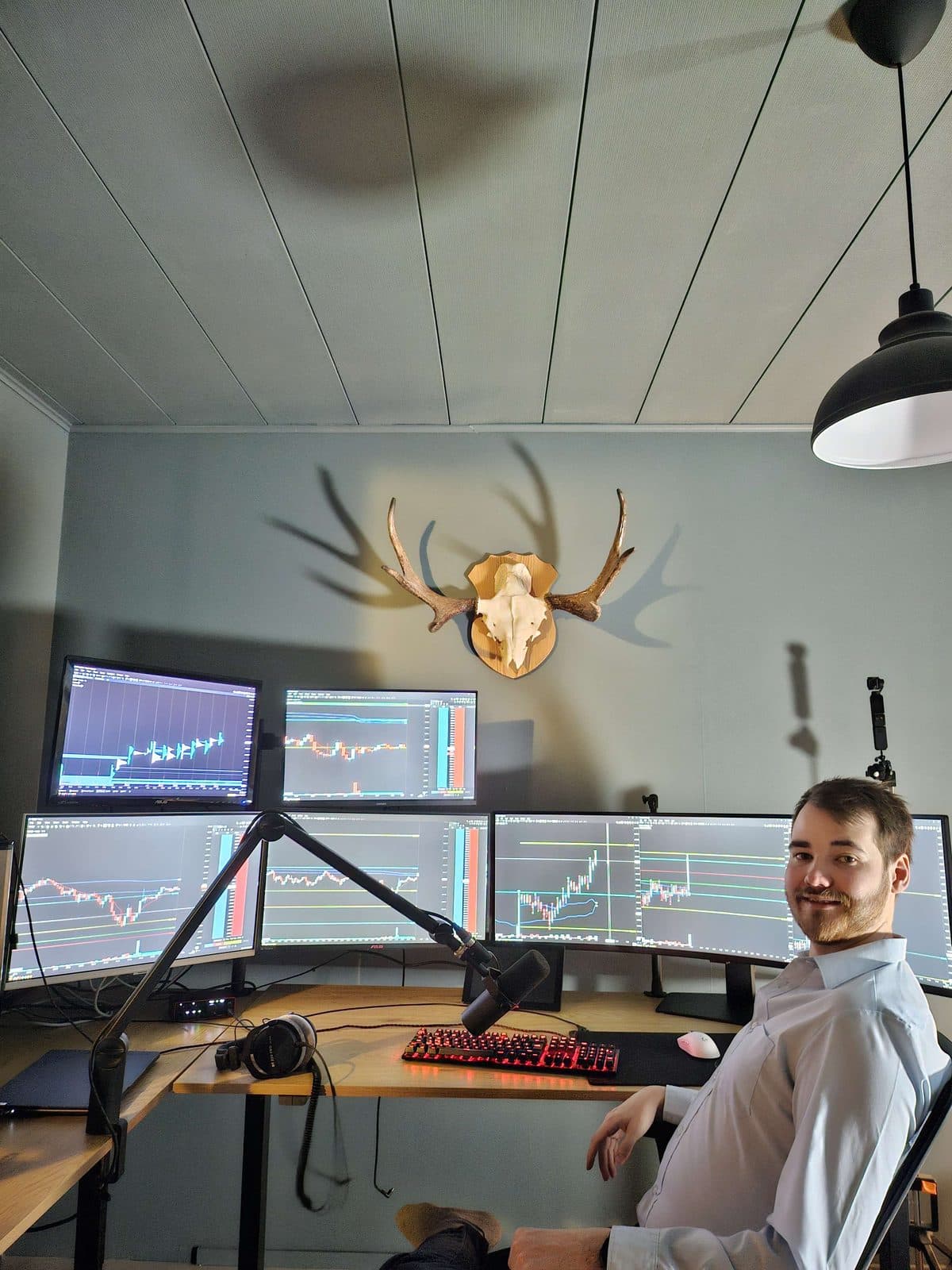 Joakim Jusell at his trading desk with charts on several monitors